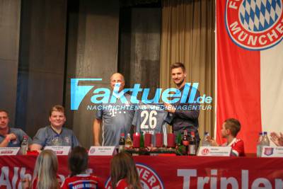 Fußballer Sven Ulreich vom FC Bayern München zu Gast in Weilheim 