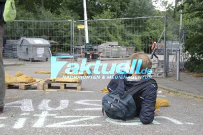 S21-Gegner blockieren Grundwassermanagement-Baustelle
