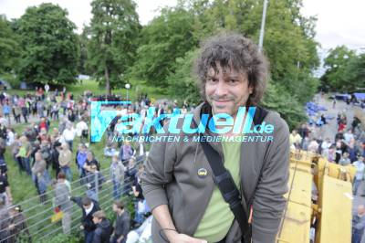 Stuttgart 21 - Gegner stürmen nach Demonstration Grundwassermanagement-Baustelle