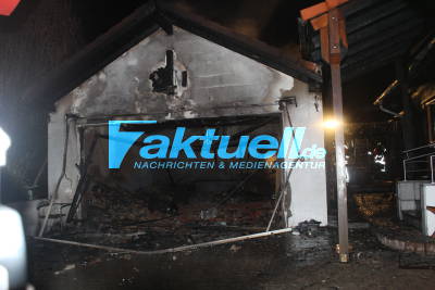 Explosionen bei Garagenbrand der auf das Wohnhaus übergriff