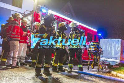 Update: Stuttgart-Vaihingen: Brand in Mehrfamilienhaus - Dichte Rauchschwaden in der Vaihinger Innenstadt 