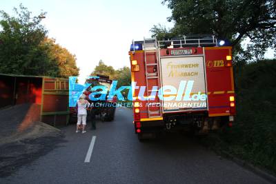 Nach Traktorunfall 6 Tonnen Raps auf Fahrbahn