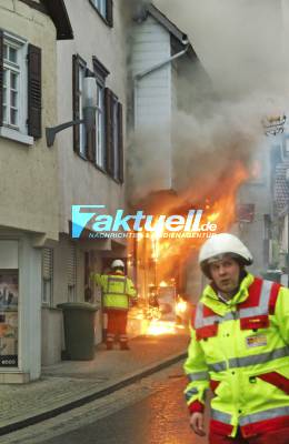 Dönerbude in Besigheim in Vollbrand, drei Verletzte durch Rauchgasvergiftung