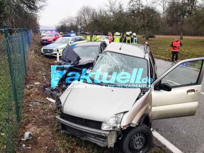 Schwerer VU bei Untergruppenbach auf der L2155 - junge Frau verliert, vermutlich durch Nässe, die Kontrolle ihres Fahrzeug und knallt frontal in die Seite eines Suzukis vom Gegenverkehr - Kind schwer verletzt - Heli im Einsatz