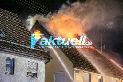 TEXTUPDATE Familie nach Brand kurz vor Weihnachten in Dachstuhl eines Familienhauses gerettet