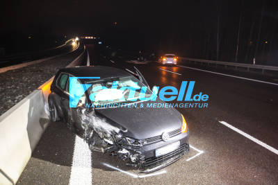 Massenunfall mit 4 Fahrzeugen und 4 Verletzten auf A81 fordert Vollsperrung