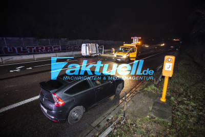 Massenunfall mit 4 Fahrzeugen und 4 Verletzten auf A81 fordert Vollsperrung