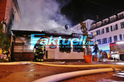 Goppinger Gaststätte Bierakademie brennt vollständig nieder - Feuerwehr im Großeinsatz