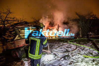 Wieder Brand eines Holzstapels - diesmal in Stuttgart-Rohracker