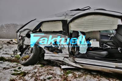 Audi gegen Audi - Heftiger Crash auf der Landstaße - 2 Verletzte