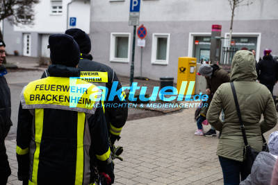 12. Faschingsumzug Brackenheim - Lustiges Treiben in der Altstadt von der Theodor Heuss Stadt Brackenheim - Einsatzkräfte blockieren teils Zufahrtswege  der Innenstadt 