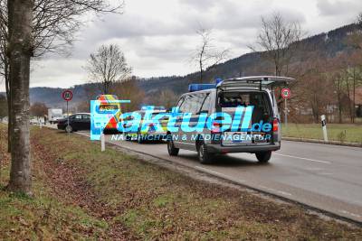19-Jährige KTW-Fahrerin kommt in Gegenfahrbahn und kracht mit BMW zusammen