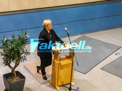 Kultusministerin Frau Dr. Eisemann steht Bürgern in Forster Gemeinschaftsschule Rede und Antwort - Schulqualität und Bildungsvielfalt schaffen Zukunftschancen