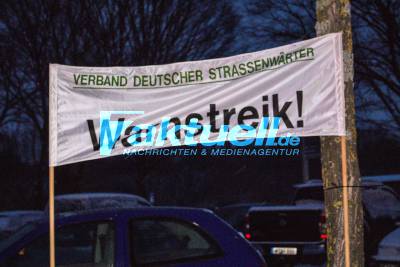 Warnstreik der Autobahnmeistereien und Schneefall - droht das große Verkehrschaos?
