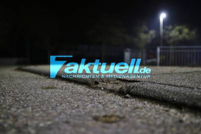 Wahnsinn in Berglen - Alkoholfahrt endet in der Laterne - Autofahrer flüchtet und wird von der Polizei gestellt