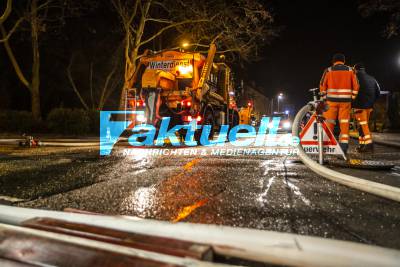 Haus von Feuerwehrmann abgebrannt: Meterhohe Flammen zerstören zwei Wohnhäuser - Mehrere Feuerwehren im Einsatz