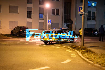 PKW wird geklaut und nach wilder Fahrt in Hauswand geschanzt - Insassen flüchtig