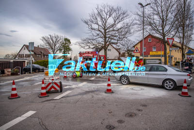 Leinfelden Stetten: Pkw brennt im Motorraum
