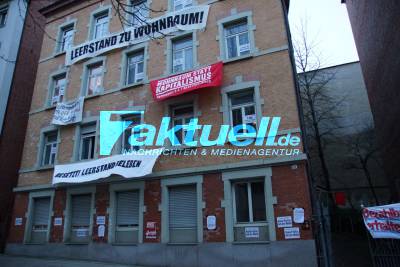 Stuttgart West: Aktivisten besetzen leer stehendes Haus