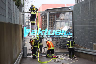 Winnenden: Containerbrand auf dem Obi Gelände 