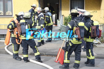 Stuttgart-Münster: Brand von 2 Balkonen in der Freibergstrasse. Feuerwehr vor Ort. 