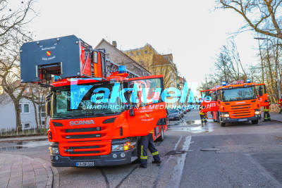 Tödlicher Brand in Karlsruher Wohnheim: Giftiger Brandrauch wird Bewohner zum Verhängnis - Feuerwehr kann ihn nur noch Tod bergen