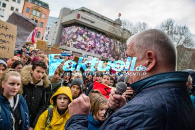 Fridays for Future: Schüler streiken in mehr als hundert Ländern für Klimaschutz - Impressionen der Demonstration in Stuttgart