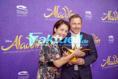 Stuttgart_ Großer Promiauflauf bei Premiere von Aladdin Musical