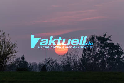 Atemberaubender Sonnenuntergang über den Fildern