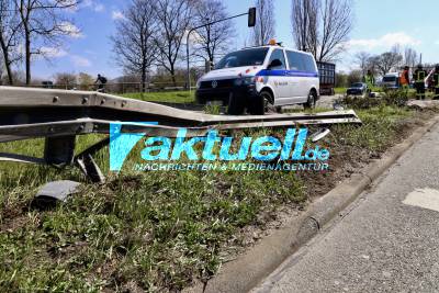 Stuttgart/Uferstraße: Ein 21 Jahre alter Audi S6 - Fahrer schwer verletzt nach einem missglückten Fahrstreifenwechsel 