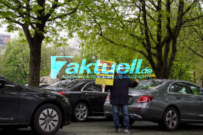 Stuttgart Mitte: Taxifahrerdemo am Karlsplatz