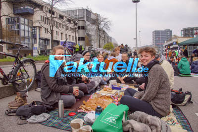 Stuttgart Mitte: Demo auf B14 sorgt für massive Verkehrsbehinderungen