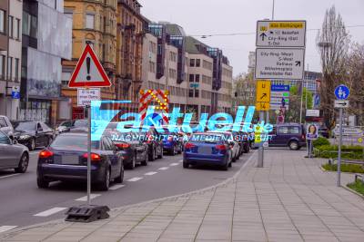 Stuttgart Mitte: Demo auf B14 sorgt für massive Verkehrsbehinderungen