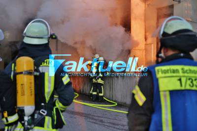 Massiver Gebäudebrand in Schorndorf - Mehrere Verletzte
