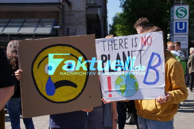 Stuttgart Mitte: Fridays for Future - Schüler demonstrieren auch am Feiertag