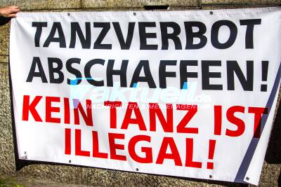 Tanzverbotdemo am Karfreitag in Stuttgart - Aufforderung zur Trennung von Kirche und Staat