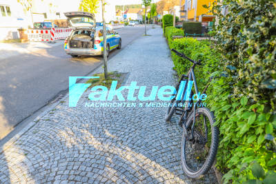 Schwerer Unfall in Ettlingen: Radfahrer von PKW erfasst und schwer verletzt - Rettungskräfte im Einsatz
