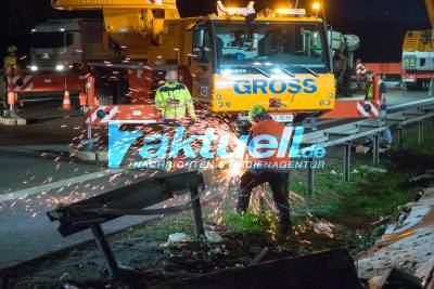 Vollsperrung auf der A8: Bergung des umgekippten LKW auf der BAB8 bei Rutesheim 