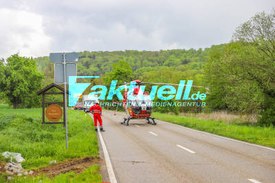 Schwerer Unfall in Zeutern: 51-Jähriger Biker nach Crash mit PKW schwer verletzt - Rettungshubschrauber und Feuerwehrkräfte im Einsatz