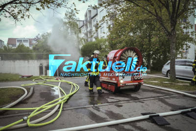 PKW-Brand in Tiefgarage - ausgebrannter BMW und massive Schäden an der Tiefgarage durch den Brand