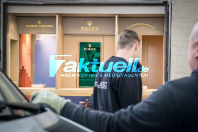 Versuchter Einbruch in der Stuttgarter Kirchstraße: Täter flüchteten nach versuchtem Blitzeinbruch in Juwelier