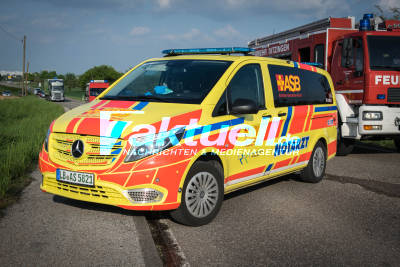 Mutter stirbt bei Frontalcrash: Beide Kinder und Unfallverursacher schwer verletzt - Rettungshubschrauber im Einsatz