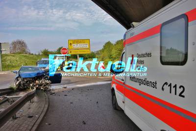 Zwei Verletzte und Rund 30 000€ Schaden bei Frontalzusammenstoß