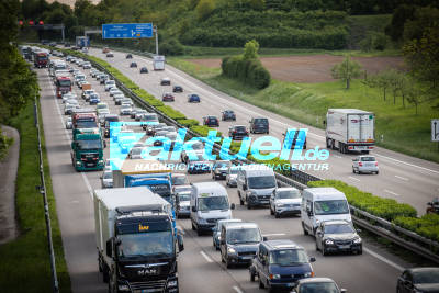 Lange Staus nach Auffahrunfall auf der A81 bei Freiberg am Neckar