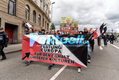 Naziaufmarsch in Pforzheim - Die Rechte marschiert lauthals unter riesigem Polizeiaufgebot durch Pforzheims abgesperrte Innenstadt