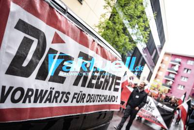 Naziaufmarsch in Pforzheim - Die Rechte marschiert lauthals unter riesigem Polizeiaufgebot durch Pforzheims abgesperrte Innenstadt