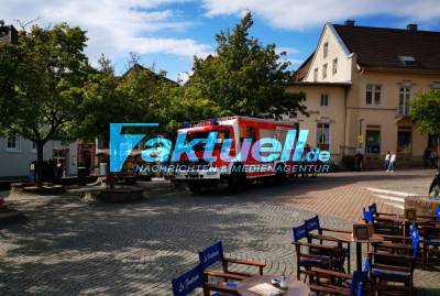 Feuerwehr muss 25 Tausend Bienen in Wieslocher Innenstadt umsiedeln