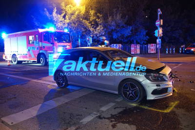 Stuttgart: Betrunkener verursacht Unfall mit 100 000 Euro Schaden / Kracht in Wasserstoffberiebenes Taxi - beleidigt auch noch Polizeibeamte