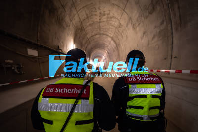 Tag der offenen Baustelle in Ulm am Albabstiegstunnel mit Tunnelinnenansichten, Tunnelportal und Baufeld Ulmer Hauptbahnhof