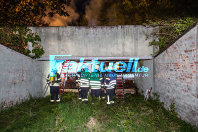 Schützenhaus vom Schützenclub Weilimdorf brennt nieder - Flammen sichtbar